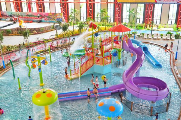 Worry-free about weather while playing at Indoor Water Park